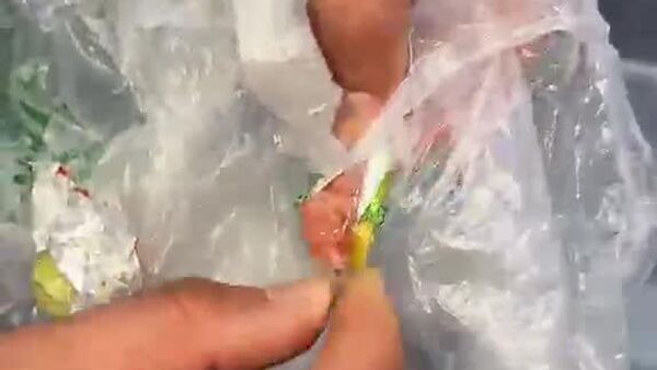 Житель Бишкека раздавал конфеты с иголками детям - Sputnik Узбекистан