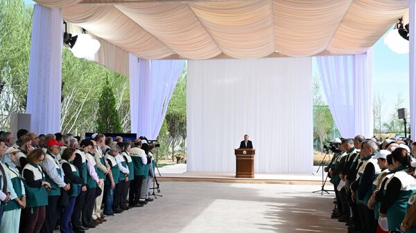 Prezident prinimayet uchastie v meropriyatii po posadke derevyev v ramkax Yashil makon - Sputnik O‘zbekiston