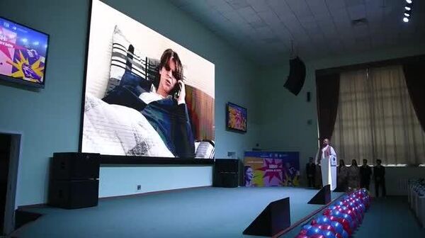 Юмор, полный аншлаг и настоящая битва за звание лучших по шуткам: в Ташкенте прошли юмористические соревнования КВН: Битва вузов - Sputnik Узбекистан