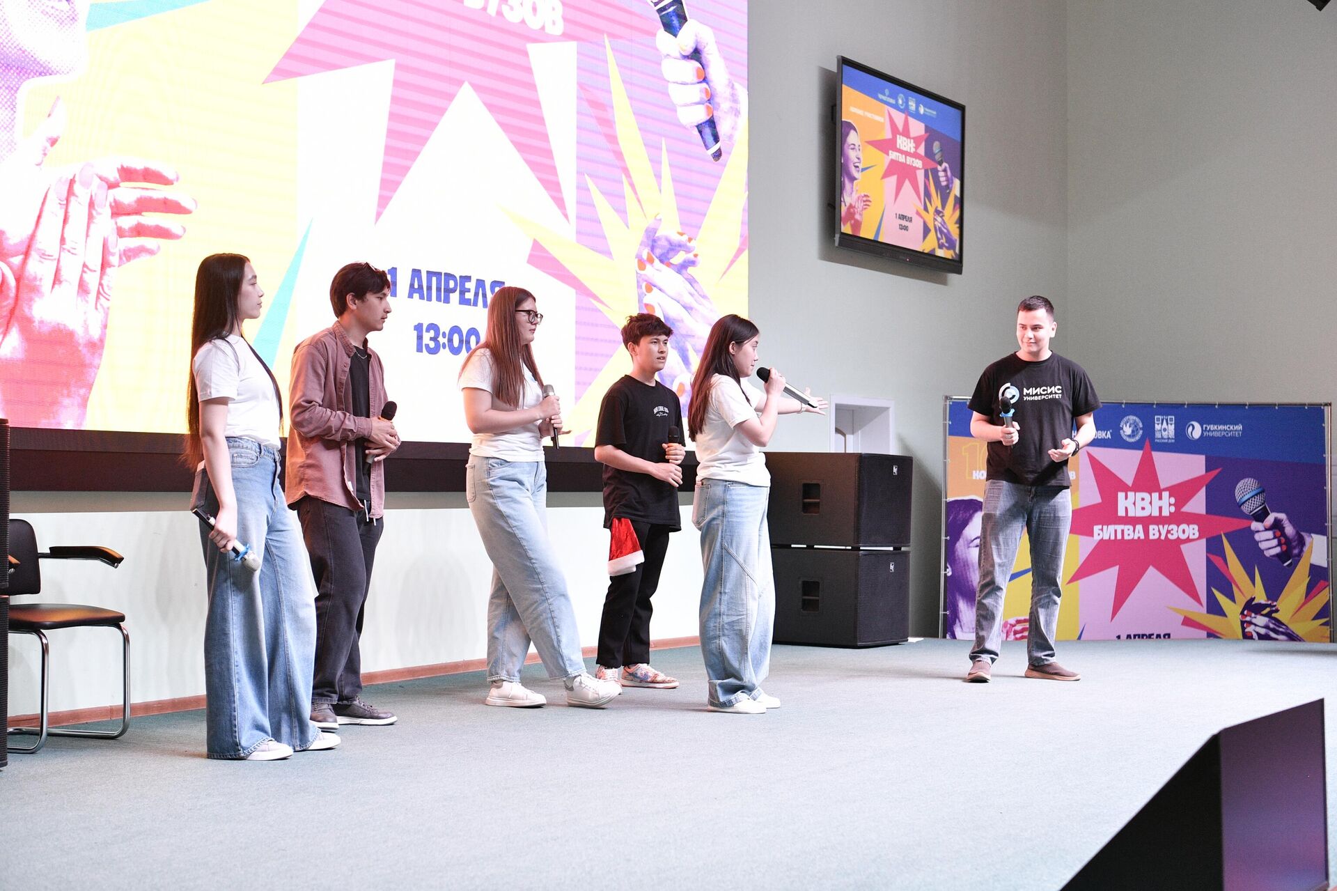 В ташкентском филиале РГУ нефти и газа имени И. М. Губкина прошли юмористические соревнования КВН: Битва вузов - Sputnik Узбекистан, 1920, 02.04.2026
