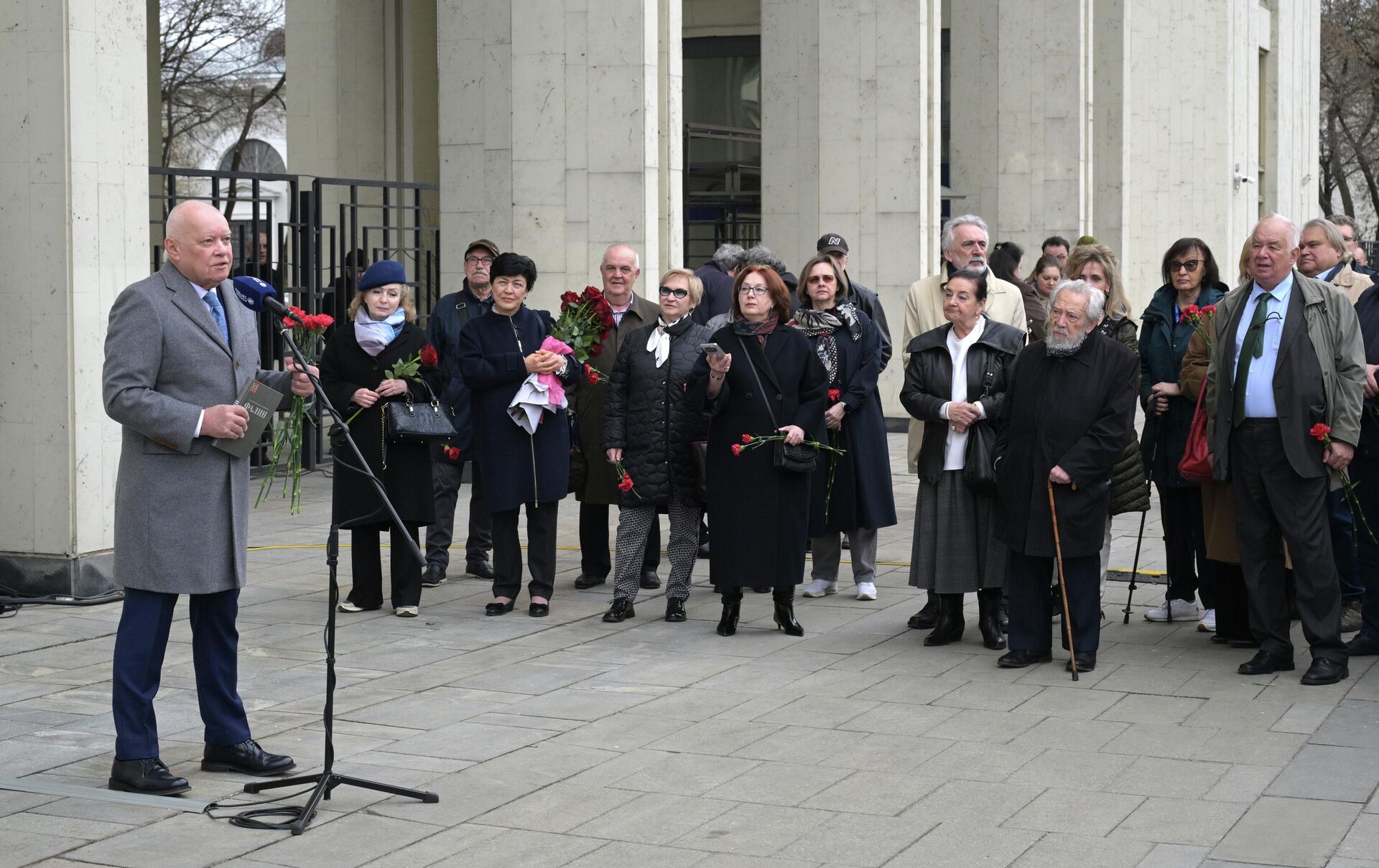 Otkritie memorialnoy doski diplomatu Valentinu Falinu v Moskve - Sputnik O‘zbekiston, 1920, 02.04.2026