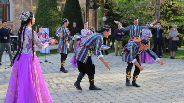 Каору Морининг “Марказий Осиё ошхонаси” манга кўргазмаси - Sputnik Ўзбекистон