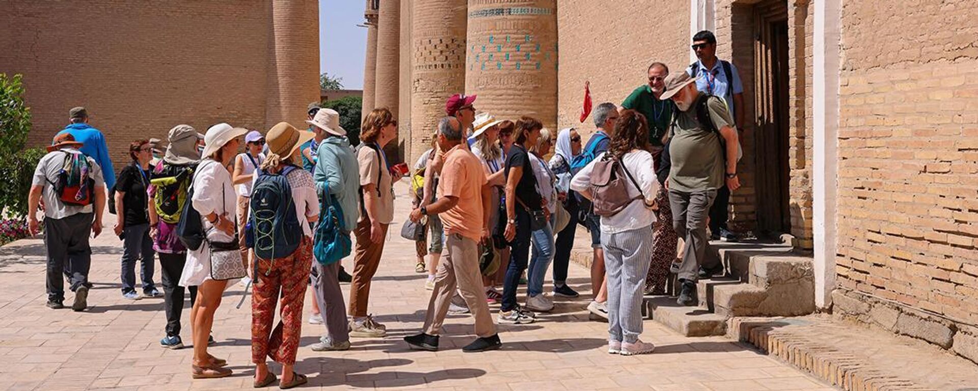 Нима учун сайёҳлар тобора кўпроқ Ўзбекистонни танламоқда? - Sputnik Ўзбекистон, 1920, 06.04.2026