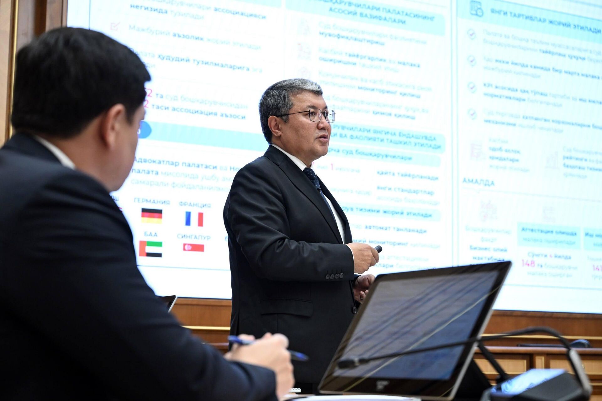 Президент ознакомился с презентацией о совершенствовании института неплатежеспособности. - Sputnik Узбекистан, 1920, 04.04.2026