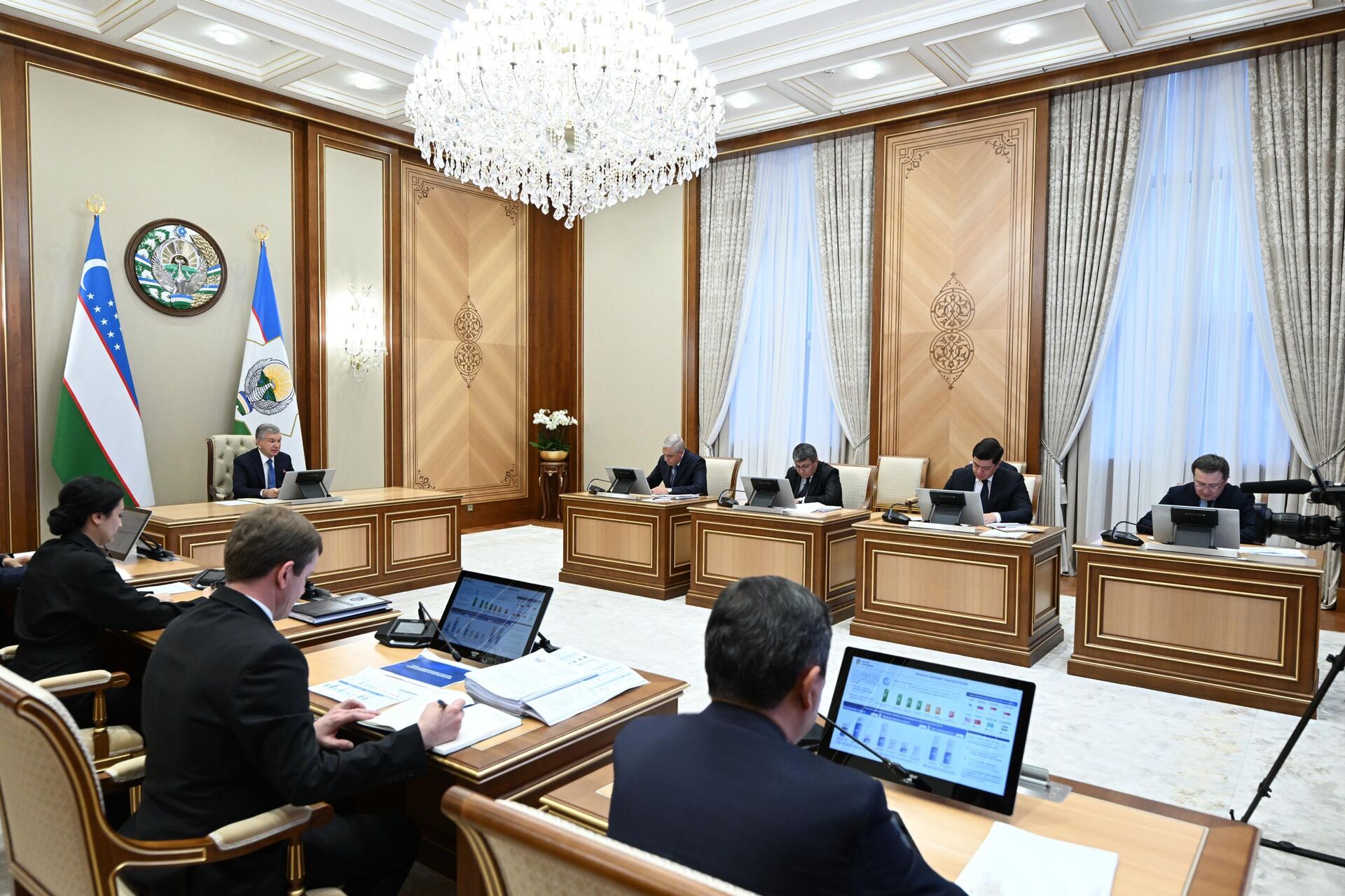 Президент ознакомился с презентацией о совершенствовании института неплатежеспособности. - Sputnik Узбекистан, 1920, 04.04.2026