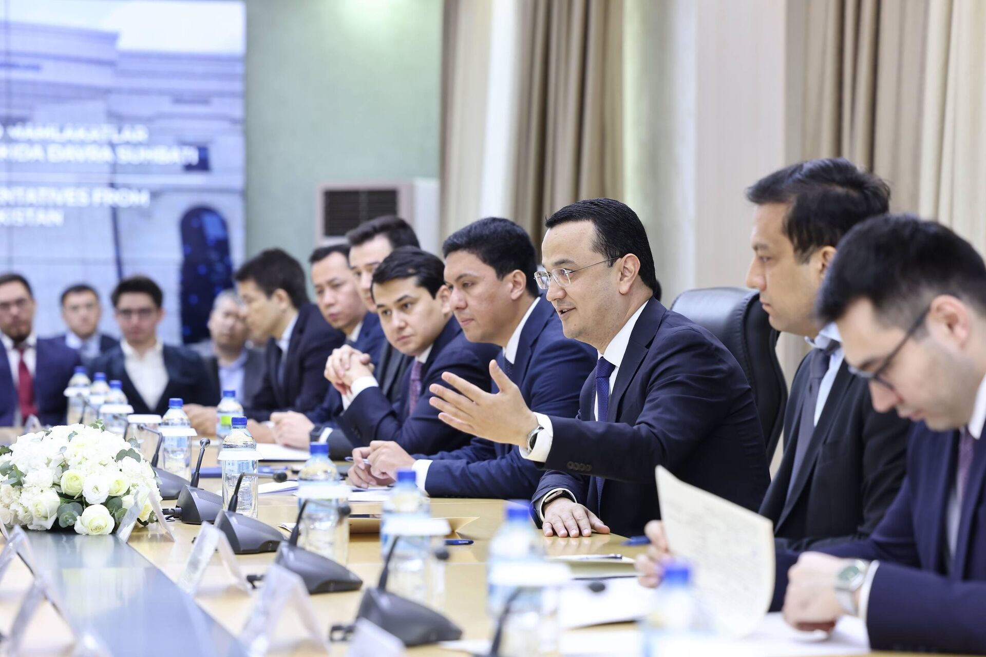 Глава МИПТ Узбекистана встретился с руководителями ведущих компаний стран Залива - Sputnik Узбекистан, 1920, 05.04.2026