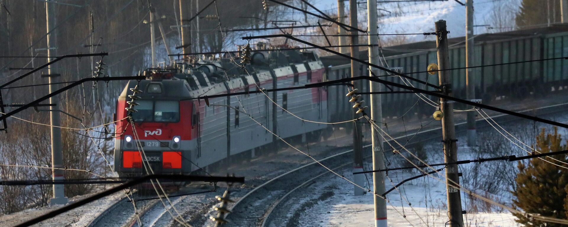 Poyezda na Transsibirskoy jeleznodorojnoy magistrali - Sputnik O‘zbekiston, 1920, 06.04.2026