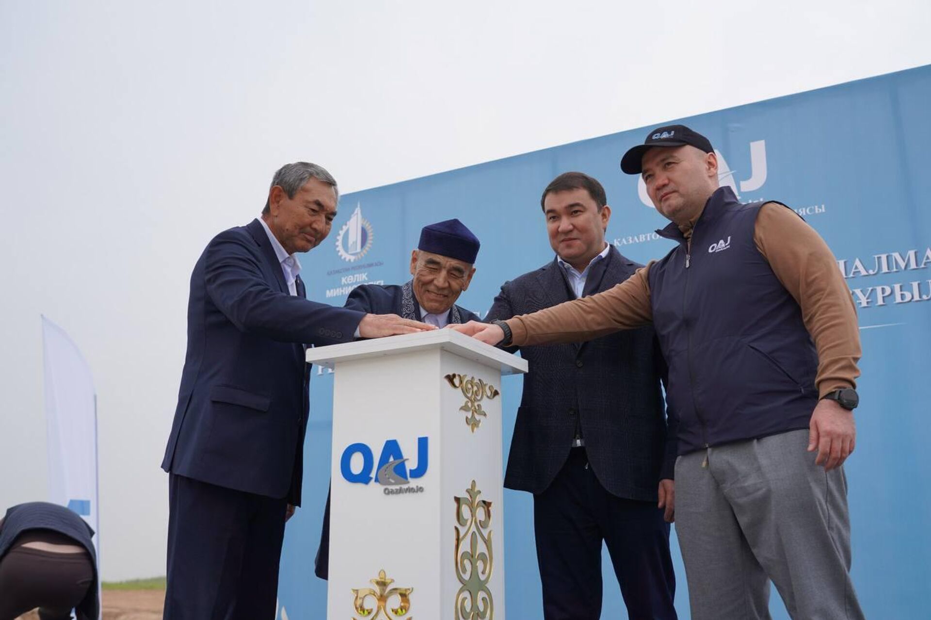 Казахстан начал строительство дороги на юге страны для ускорения транзита в Узбекистан Казахстан начал строительство дороги на юге страны для ускорения транзита в Узбекистан - Sputnik Узбекистан, 1920, 06.04.2026