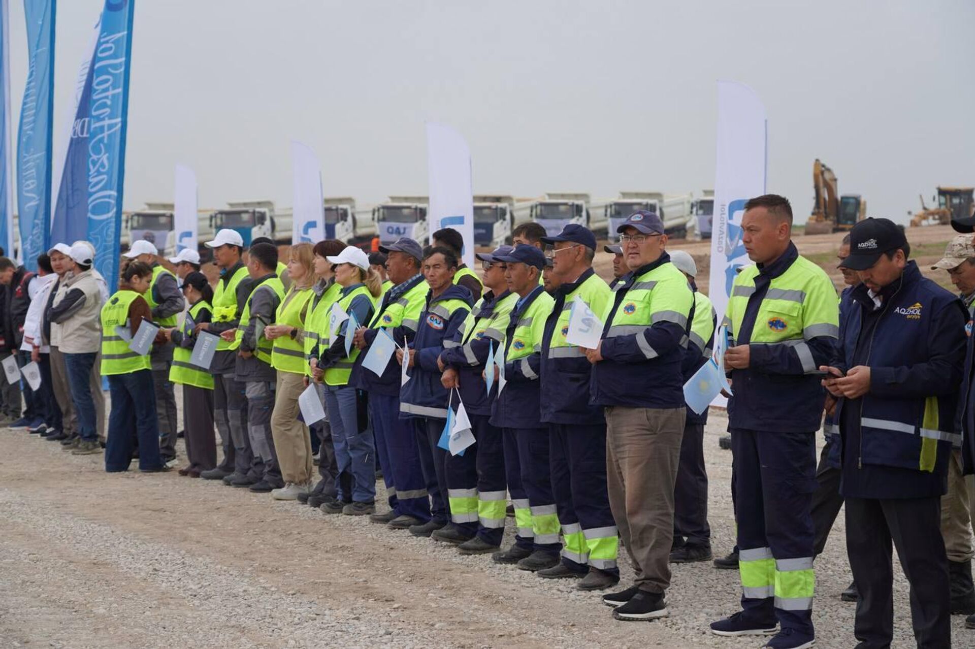 Казахстан начал строительство дороги на юге страны для ускорения транзита в Узбекистан Казахстан начал строительство дороги на юге страны для ускорения транзита в Узбекистан - Sputnik Узбекистан, 1920, 06.04.2026