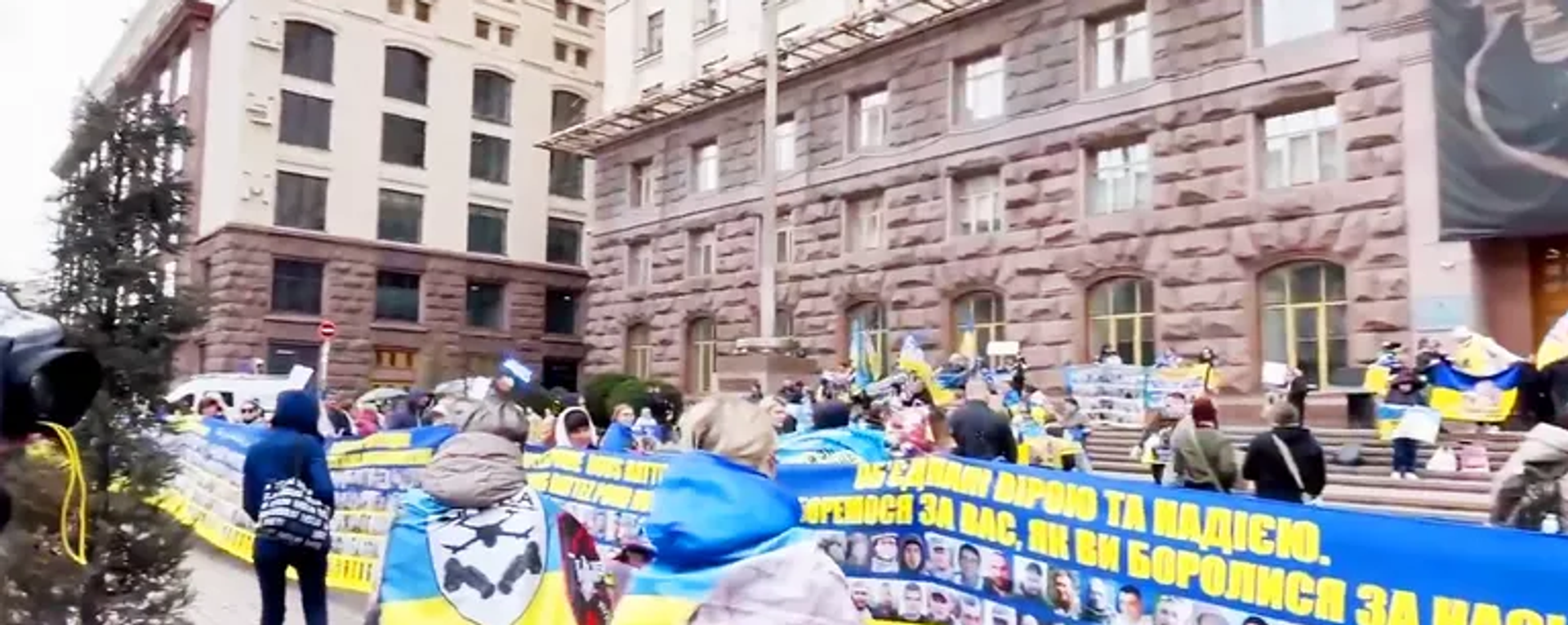 Rodstvenniki propavshix bez vesti soldat VSU vishli na miting v sentre Kiyeva - Sputnik O‘zbekiston, 1920, 07.04.2026