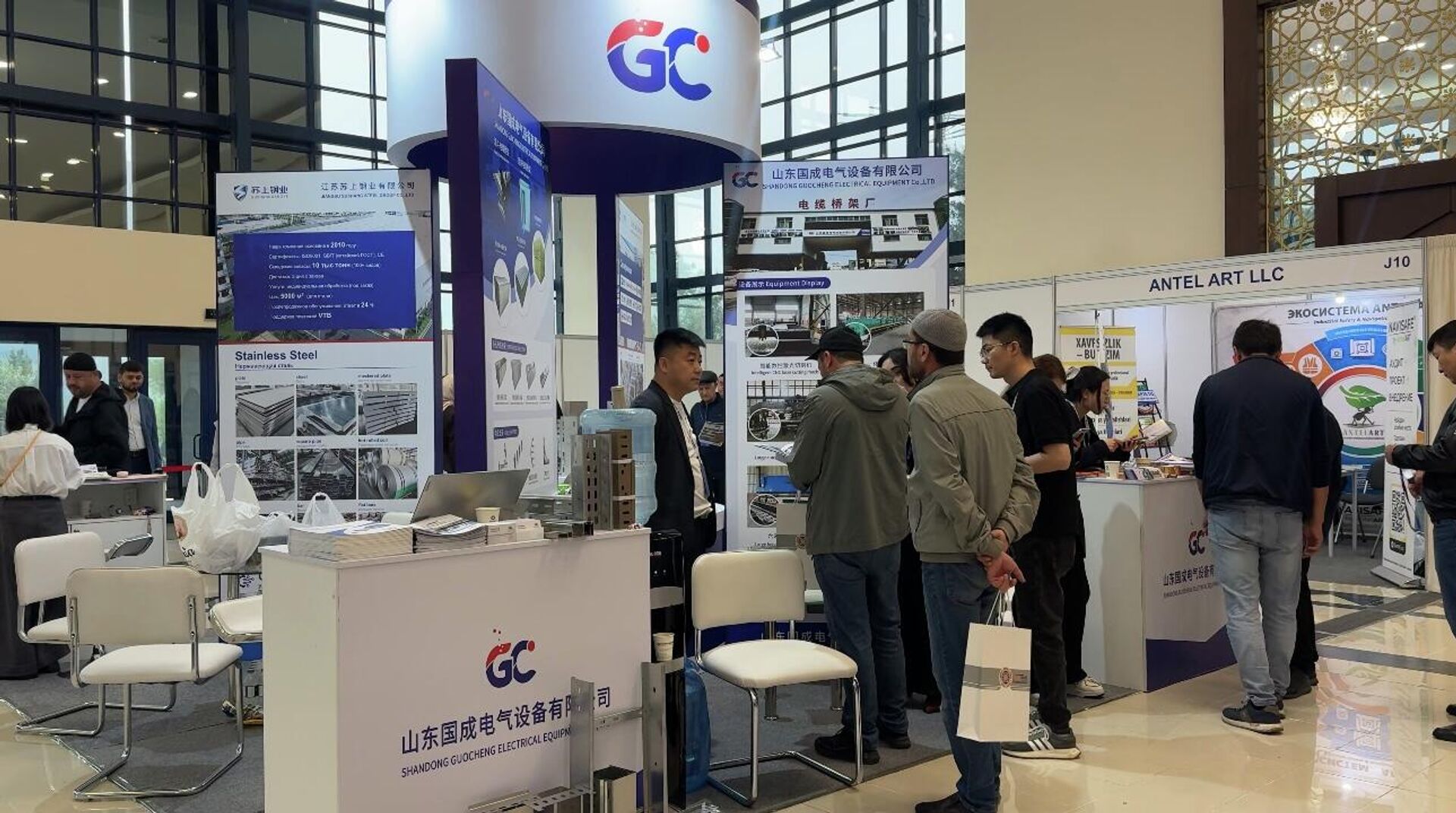 В Узэкспоцентре проходят Международная выставка UzTechTransExpo-2026 и UzSecureExpo-2026 - Sputnik Ўзбекистон, 1920, 08.04.2026