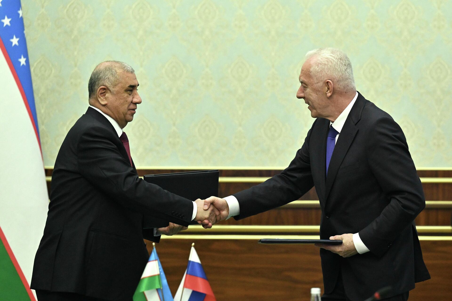 Александр Гуцан подписал с Генпрокурором Узбекистана новую Программу сотрудничества в Ташкенте
 - Sputnik Узбекистан, 1920, 08.04.2026