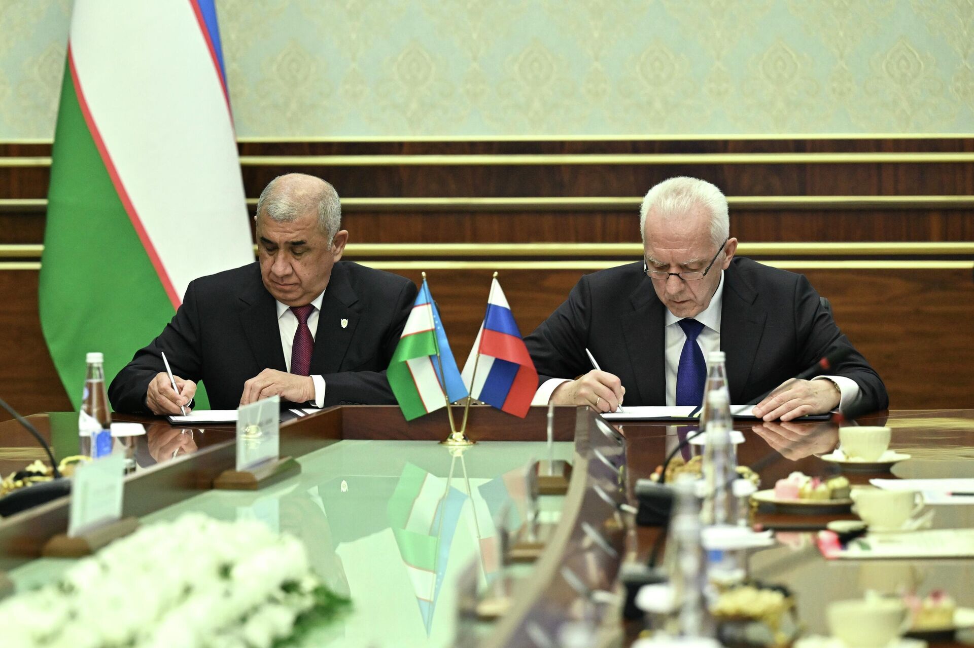 Aleksandr Gutsan podpisal s Genprokurorom Uzbekistana novuyu Programmu sotrudnichestva v Tashkente
 - Sputnik O‘zbekiston, 1920, 08.04.2026