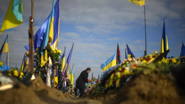 Могилы погибших украинских военных - Sputnik Ўзбекистон
