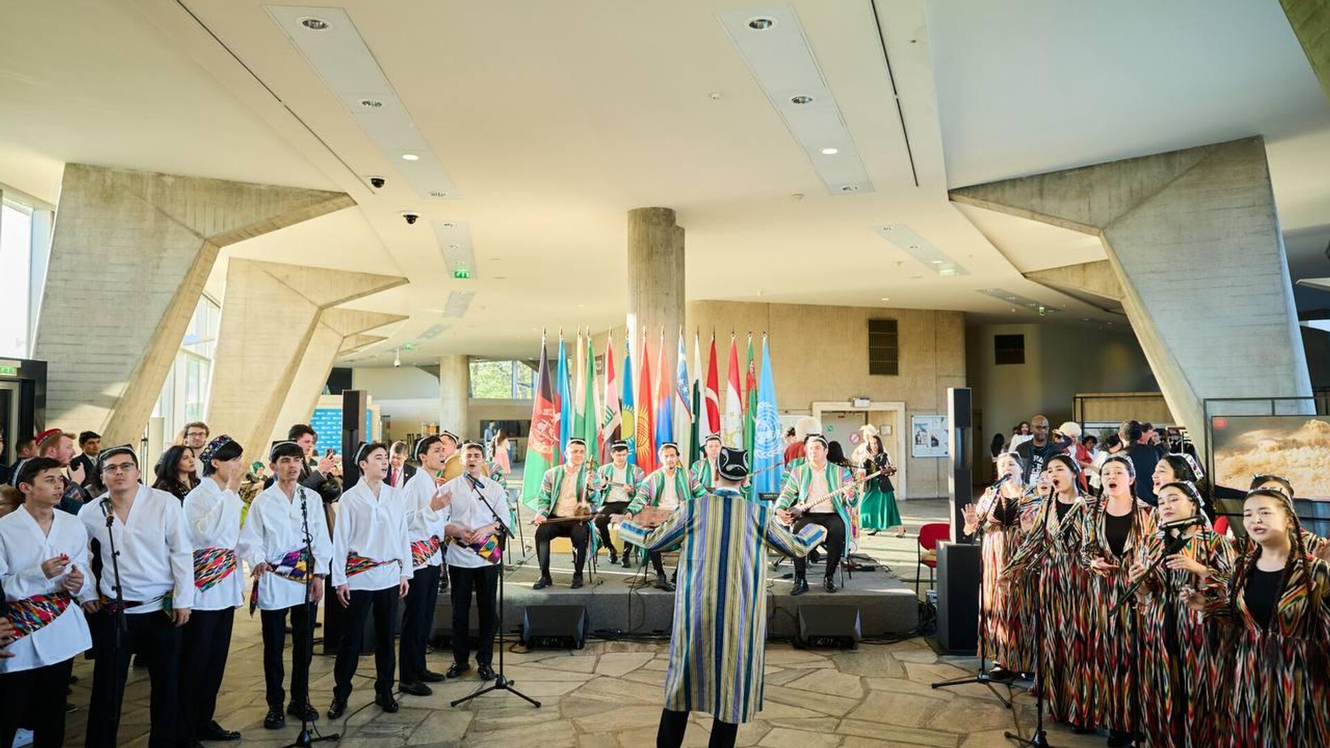 В штаб-квартире ЮНЕСКО отпраздновали Навруз В штаб-квартире ЮНЕСКО отпраздновали Навруз - Sputnik Узбекистан, 1920, 09.04.2026