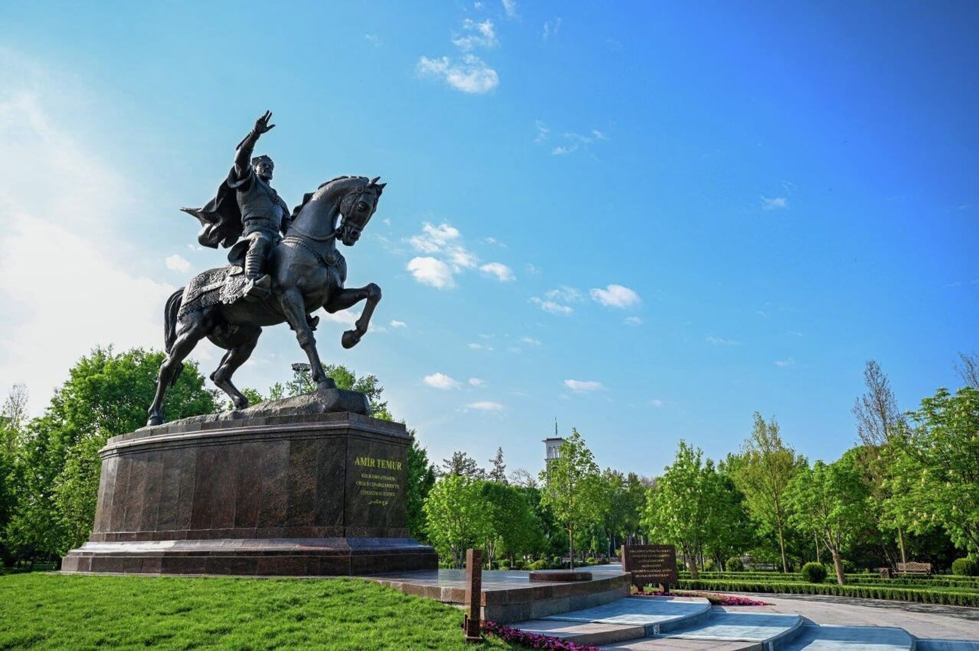 В Узбекистане широко отмечают 690-летие со дня рождения Амира Темура - Sputnik Узбекистан, 1920, 09.04.2026