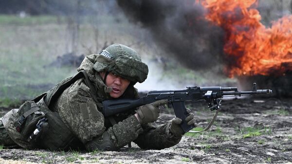 Боевое слаживание штурмовиков группировки войск Запад на Краснолиманском направлении СВО - Sputnik Узбекистан