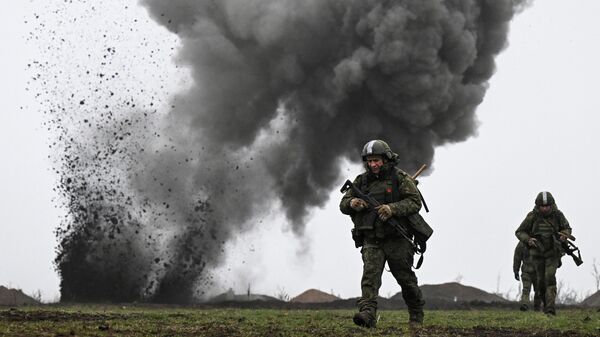 Подготовка военнослужащих ВС РФ на полигоне на Запорожском направлении СВО - Sputnik Узбекистан