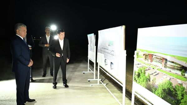 Шавкат Мирзиёев ознакомился с созидательной работой в новом административном центре Бухарской области. - Sputnik Ўзбекистон