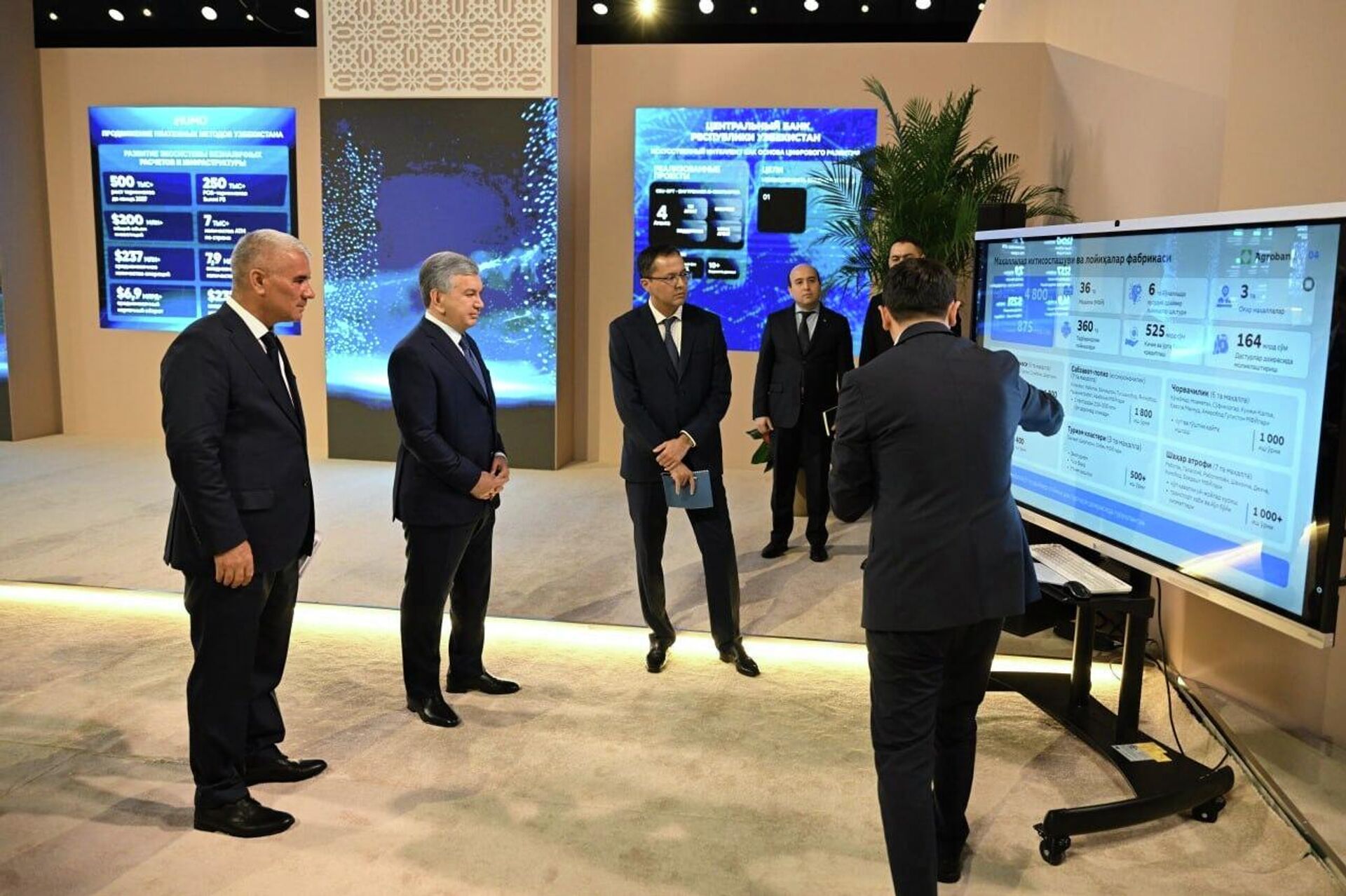 Шавкат Мирзиёев ознакомился с созидательной работой в новом административном центре Бухарской области. - Sputnik Узбекистан, 1920, 11.04.2026