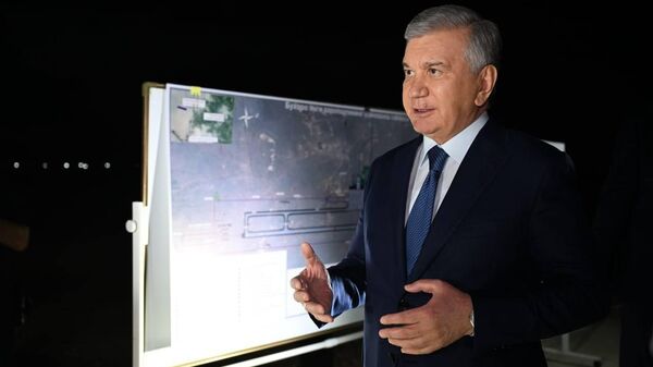 Шавкат Мирзиёев ознакомился с проектом строительства нового аэропорта в Бухаре - Sputnik Узбекистан