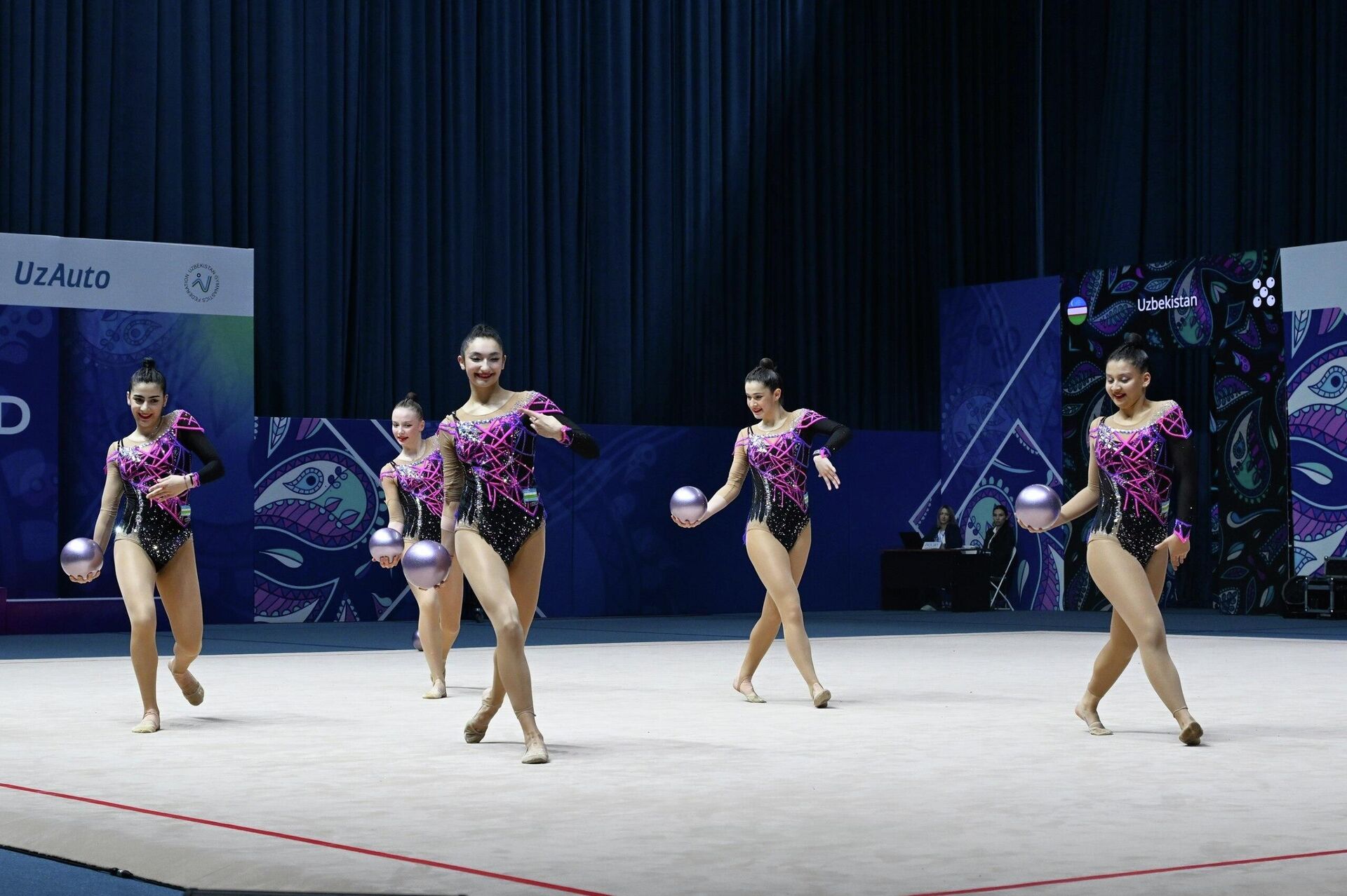 В Ташкенте начался этап Кубка мира по художественной гимнастике. - Sputnik Узбекистан, 1920, 11.04.2026