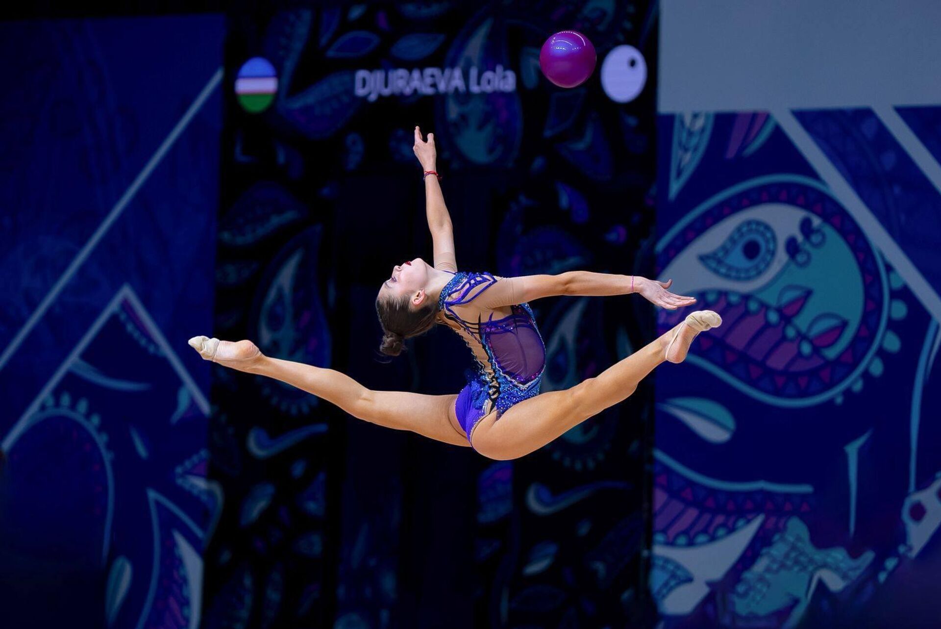 В Ташкенте стартовал этап Кубка мира по художественной гимнастике.  - Sputnik Узбекистан, 1920, 11.04.2026