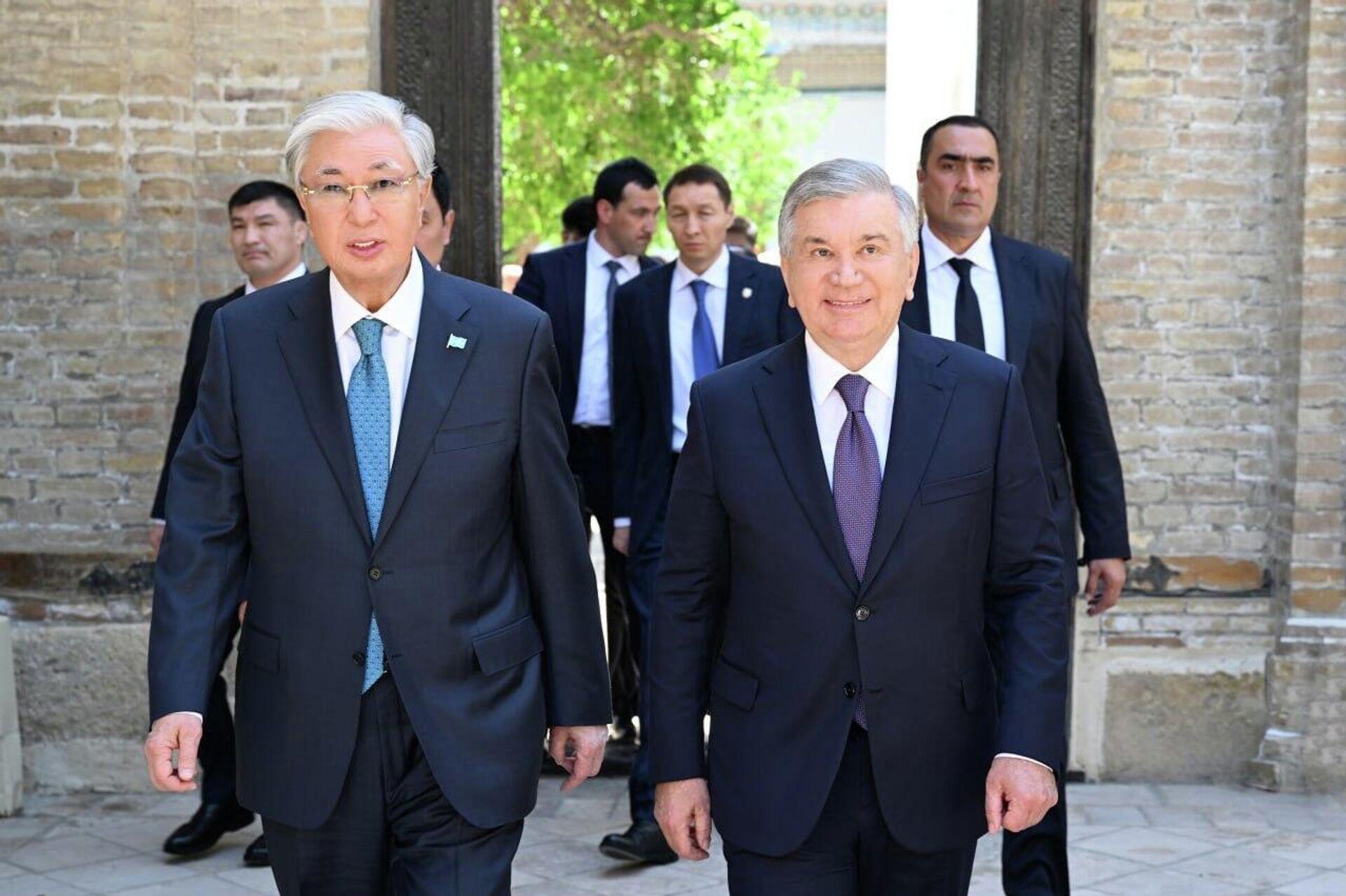 Президент Казахстана Касым-Жомарт Токаев прибыл в Узбекистан с рабочим визитом. - Sputnik Узбекистан, 1920, 11.04.2026