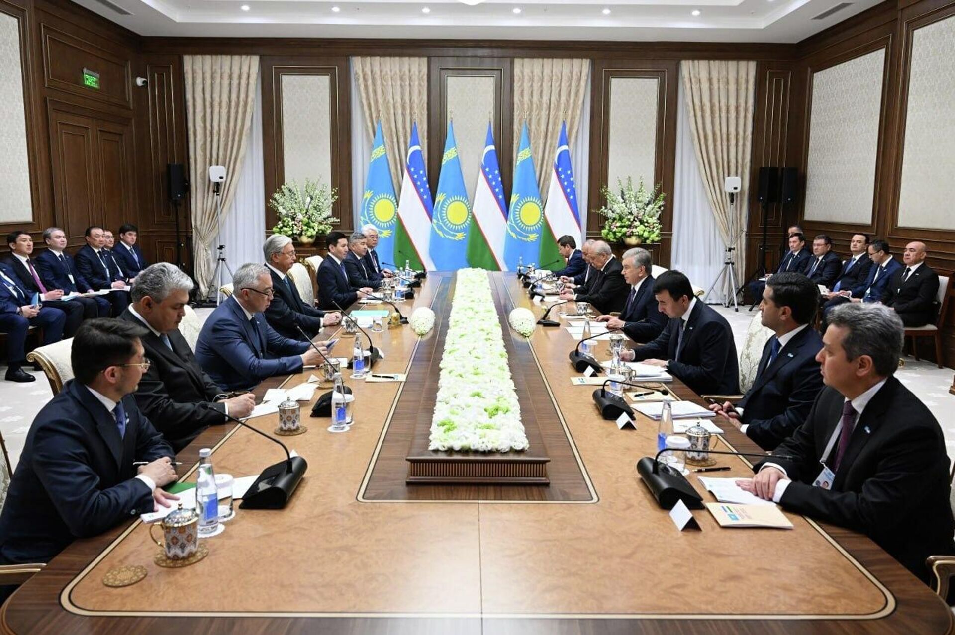 В Бухаре состоялась встреча президентов Узбекистана и Казахстана. - Sputnik Узбекистан, 1920, 11.04.2026