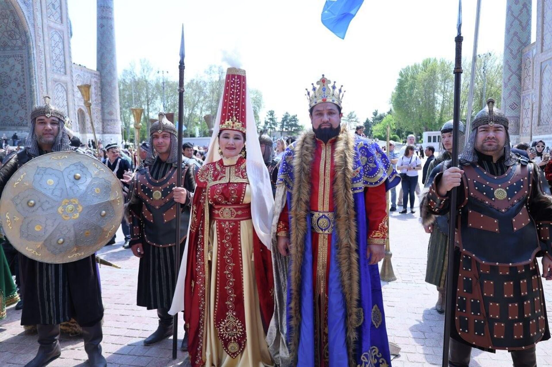 В Самарканде проходит театральный фестиваль Образ Амира Темура на сцене - Sputnik Узбекистан, 1920, 11.04.2026