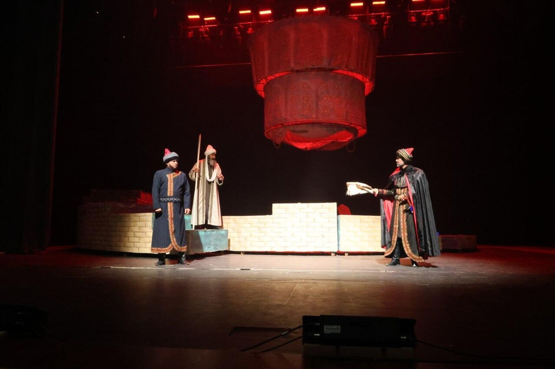 В Самарканде проходит театральный фестиваль Образ Амира Темура на сцене - Sputnik Узбекистан, 1920, 11.04.2026