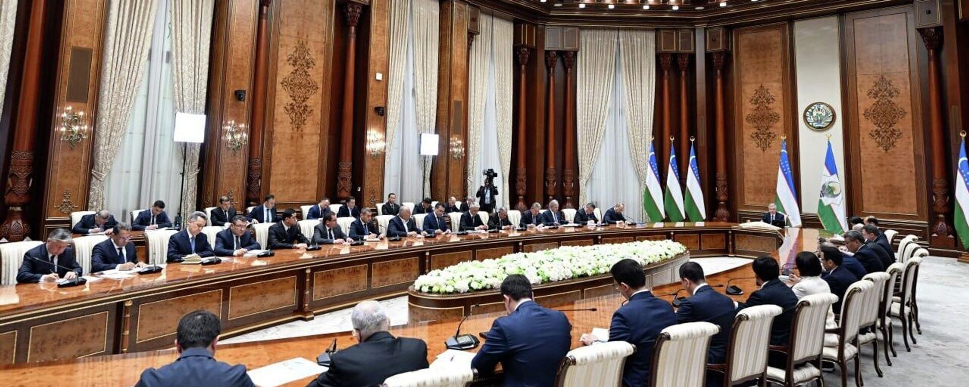 Под председательством Президента началось совещание с участием девелоперов и строителей - Sputnik Ўзбекистон, 1920, 14.04.2026