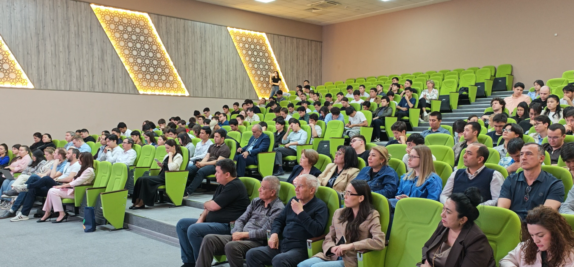 Представители Всемирного фестиваля молодежи приехали в филиал НИЯУ МИФИ в Ташкенте - Sputnik Узбекистан, 1920, 14.04.2026