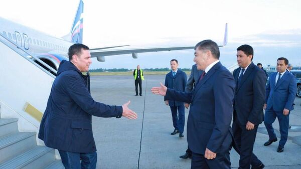 В Узбекистан прибыла делегация России во главе с помощником президента РФ Дмитрием Мироновым - Sputnik Узбекистан