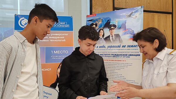 В Самарканде прошла международная выставка Образование и профессия - Sputnik Узбекистан