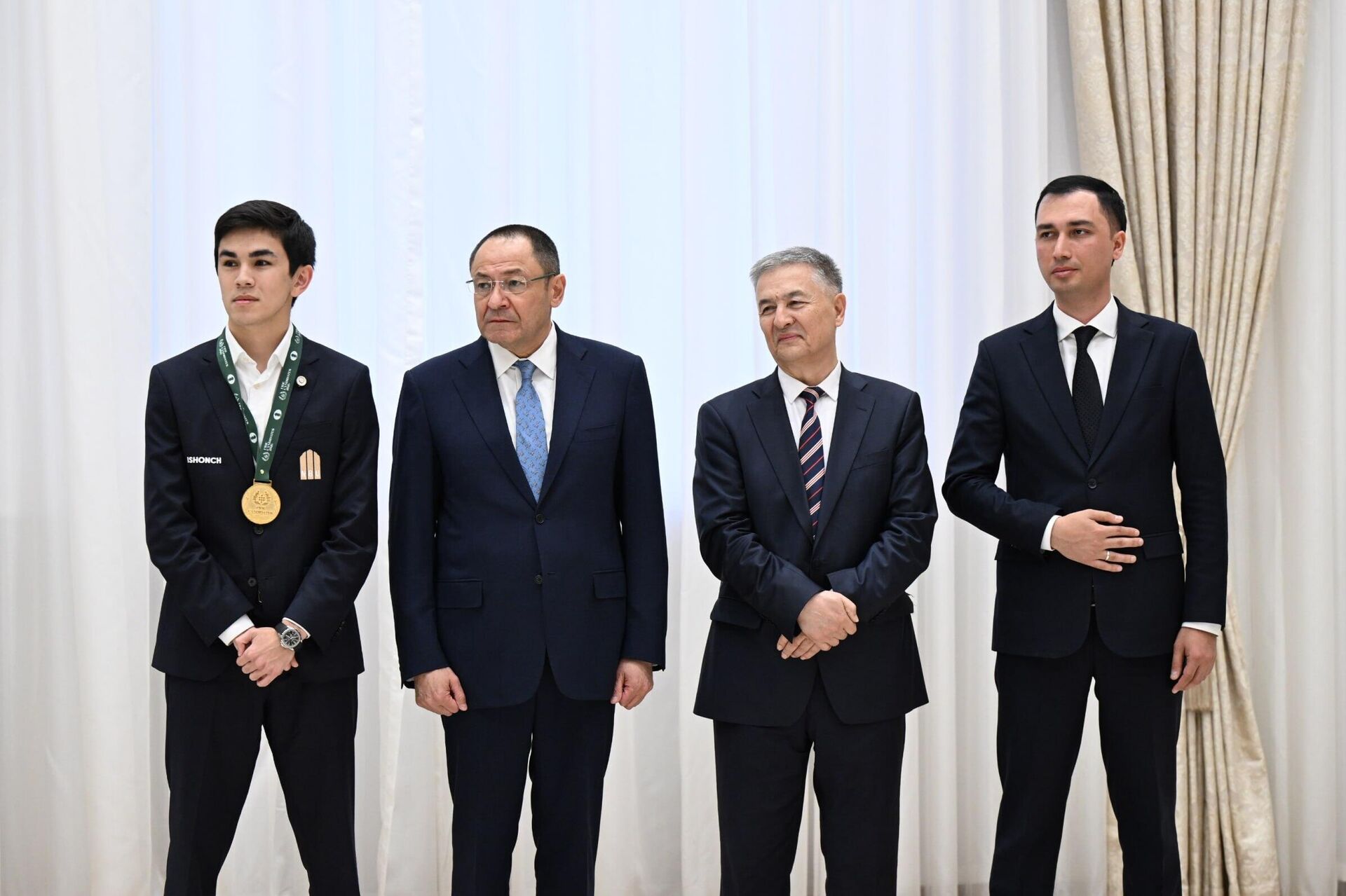 Shavkata Mirziyoyev nagradil Javoxira Sindarova - Sputnik O‘zbekiston, 1920, 17.04.2026