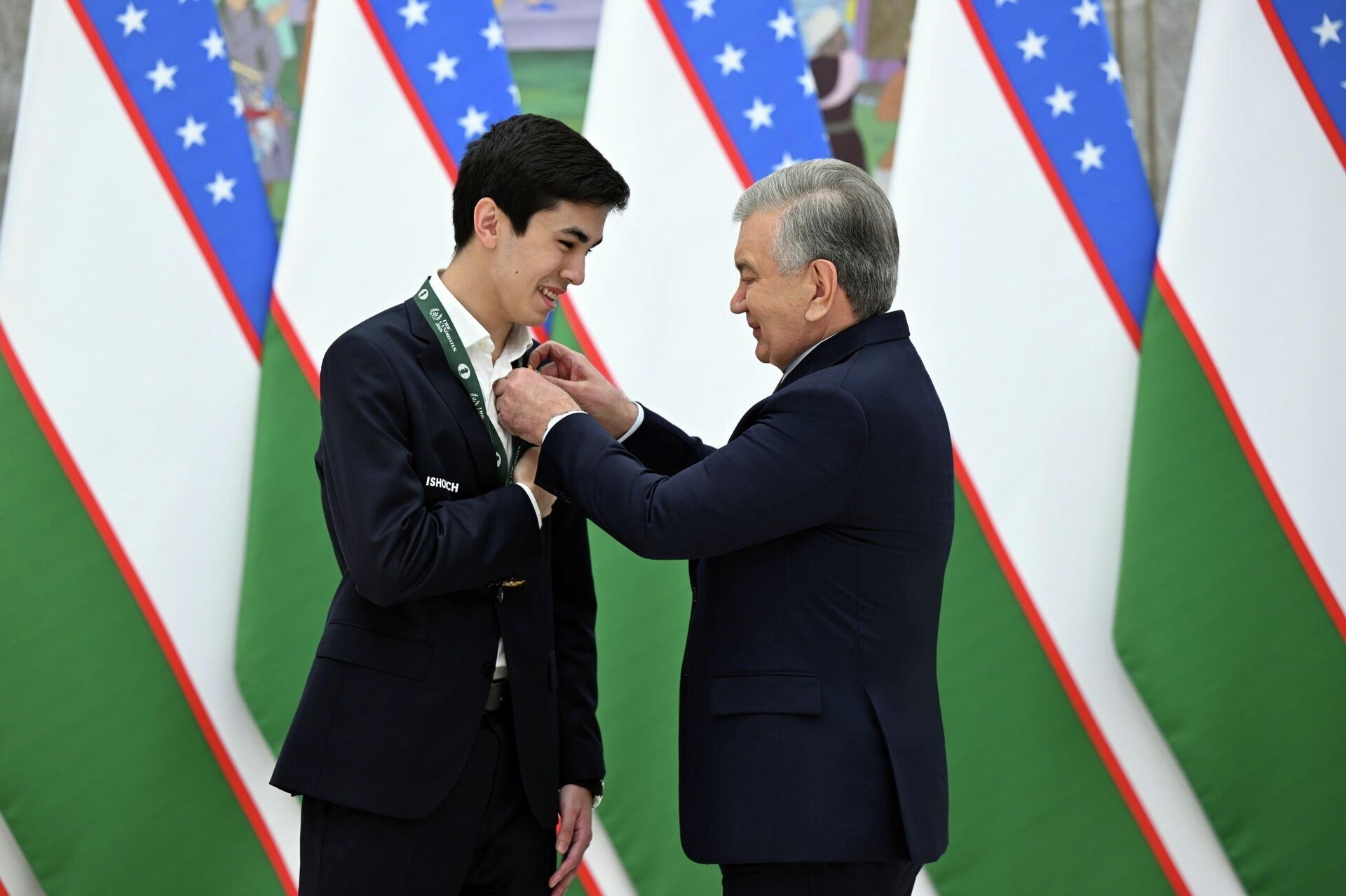 Shavkata Mirziyoyev nagradil Javoxira Sindarova - Sputnik O‘zbekiston, 1920, 17.04.2026