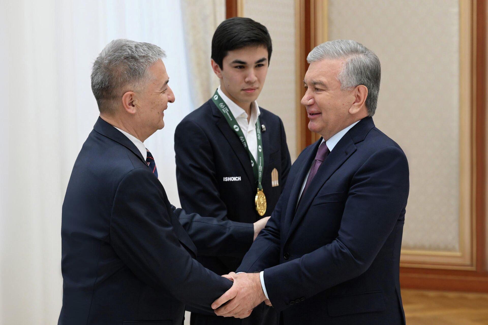 Shavkata Mirziyoyev nagradil Javoxira Sindarova - Sputnik O‘zbekiston, 1920, 17.04.2026