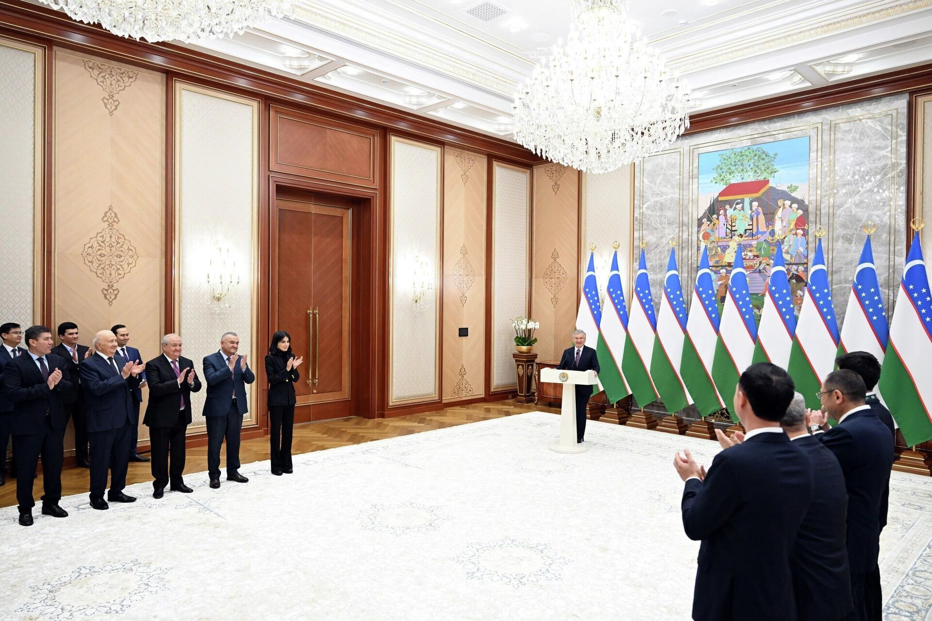 Президент Узбекистана поздравил Жавохира Синдарова с исторической победой - Sputnik Узбекистан, 1920, 18.04.2026