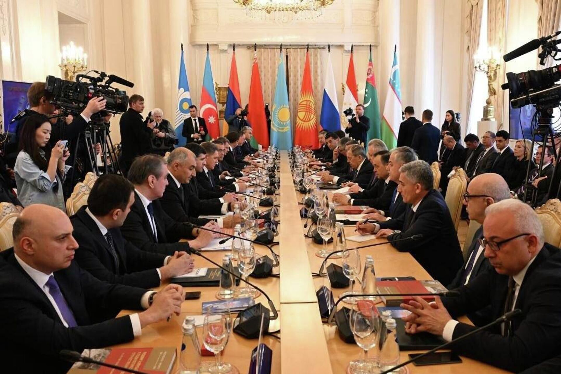 В Москве состоялась девятая встреча глав внешнеполитических ведомств в формате Россия — Центральная Азия.  - Sputnik Узбекистан, 1920, 18.04.2026