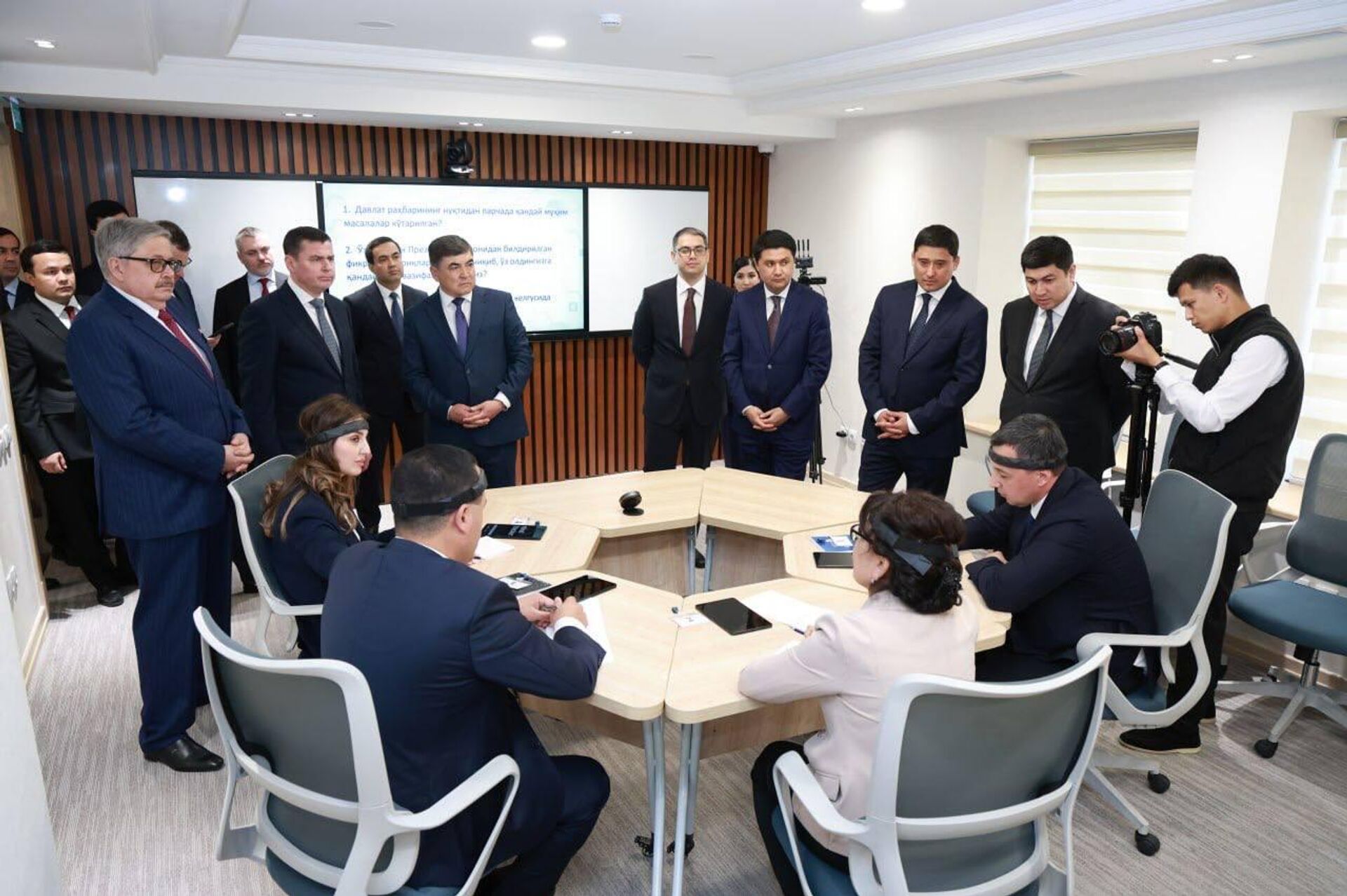 В Агентстве по противодействию коррупции РУз прошла встреча с помощником президента РФ Дмитрием Мироновым. - Sputnik Узбекистан, 1920, 18.04.2026