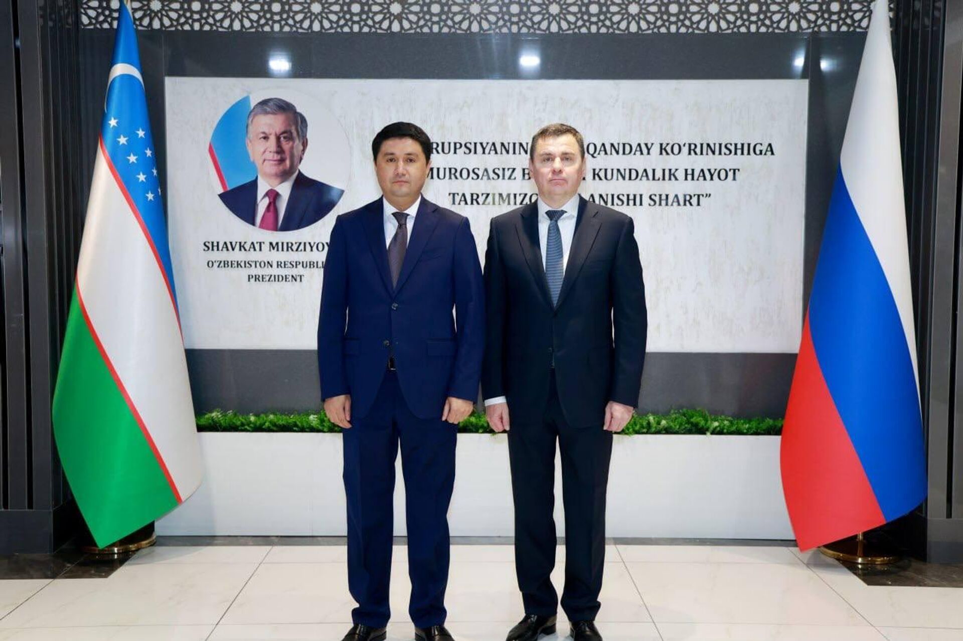 В Агентстве по противодействию коррупции РУз прошла встреча с помощником президента РФ Дмитрием Мироновым. - Sputnik Узбекистан, 1920, 18.04.2026