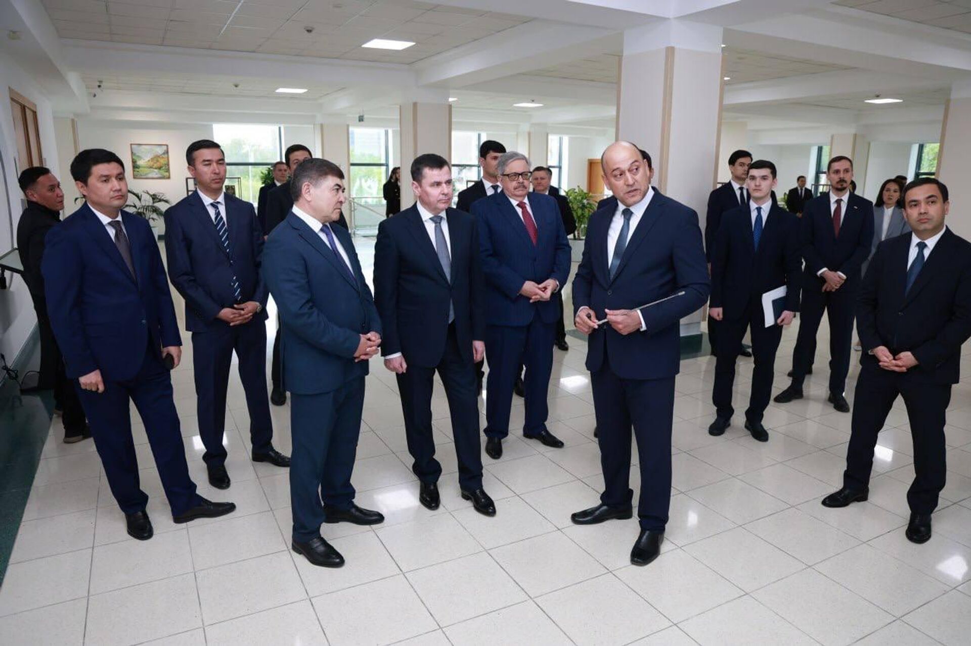 В Агентстве по противодействию коррупции РУз прошла встреча с помощником президента РФ Дмитрием Мироновым. - Sputnik Узбекистан, 1920, 18.04.2026