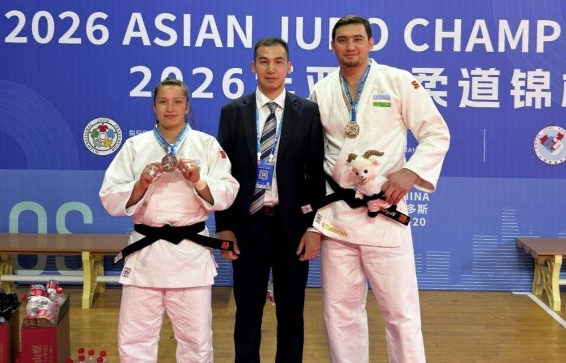 Узбекистанские дзюдоисты завоевали золото и четыре бронзы на чемпионате Азии - Sputnik Узбекистан, 1920, 18.04.2026