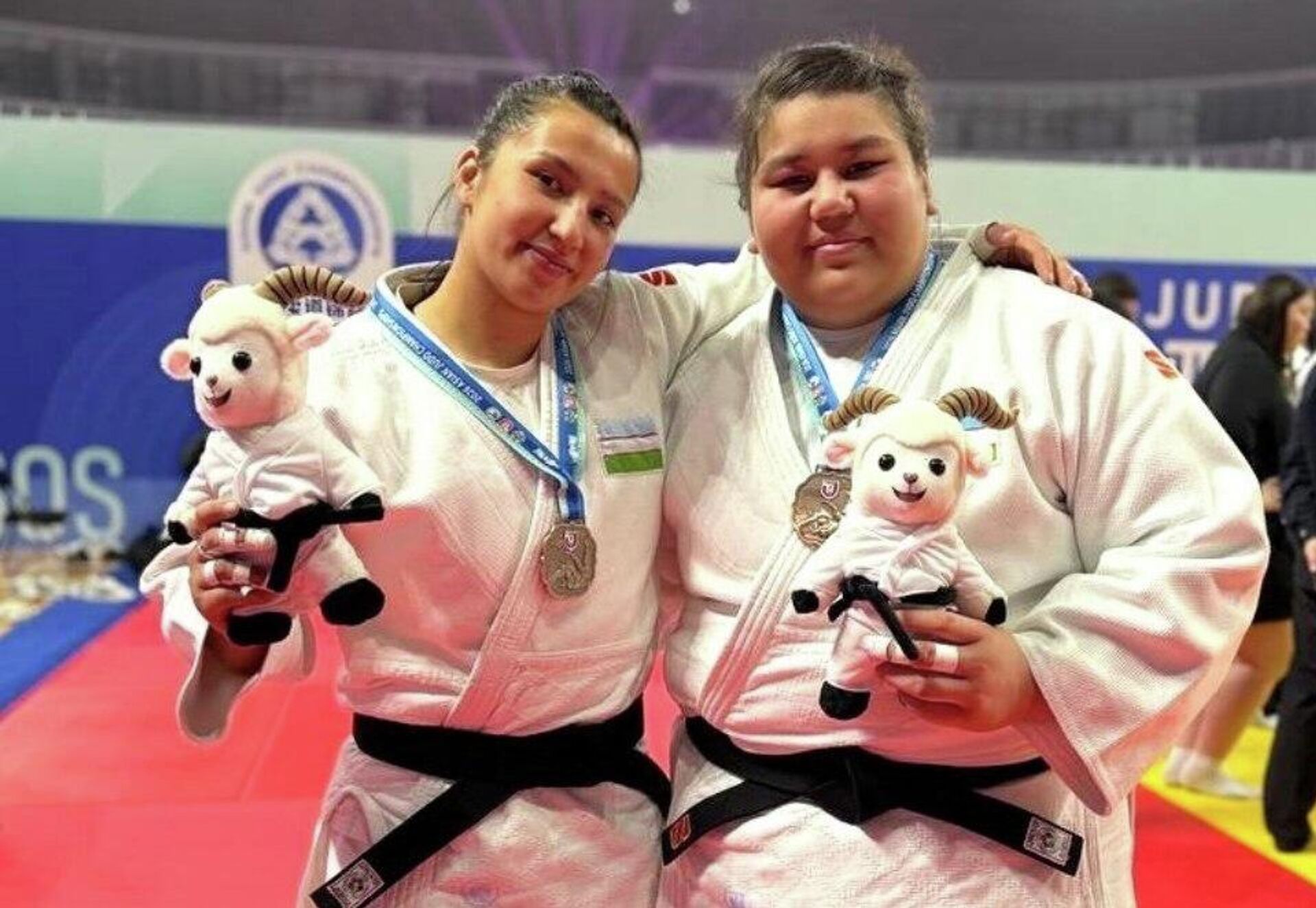 Узбекистанские дзюдоисты завоевали золото и четыре бронзы на чемпионате Азии - Sputnik Узбекистан, 1920, 18.04.2026