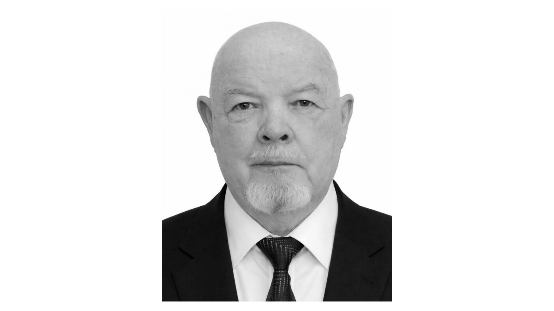 Руководство Узбекистана выразило соболезнования в связи с кончиной Рима Гиниятуллина - Sputnik Узбекистан, 1920, 20.04.2026