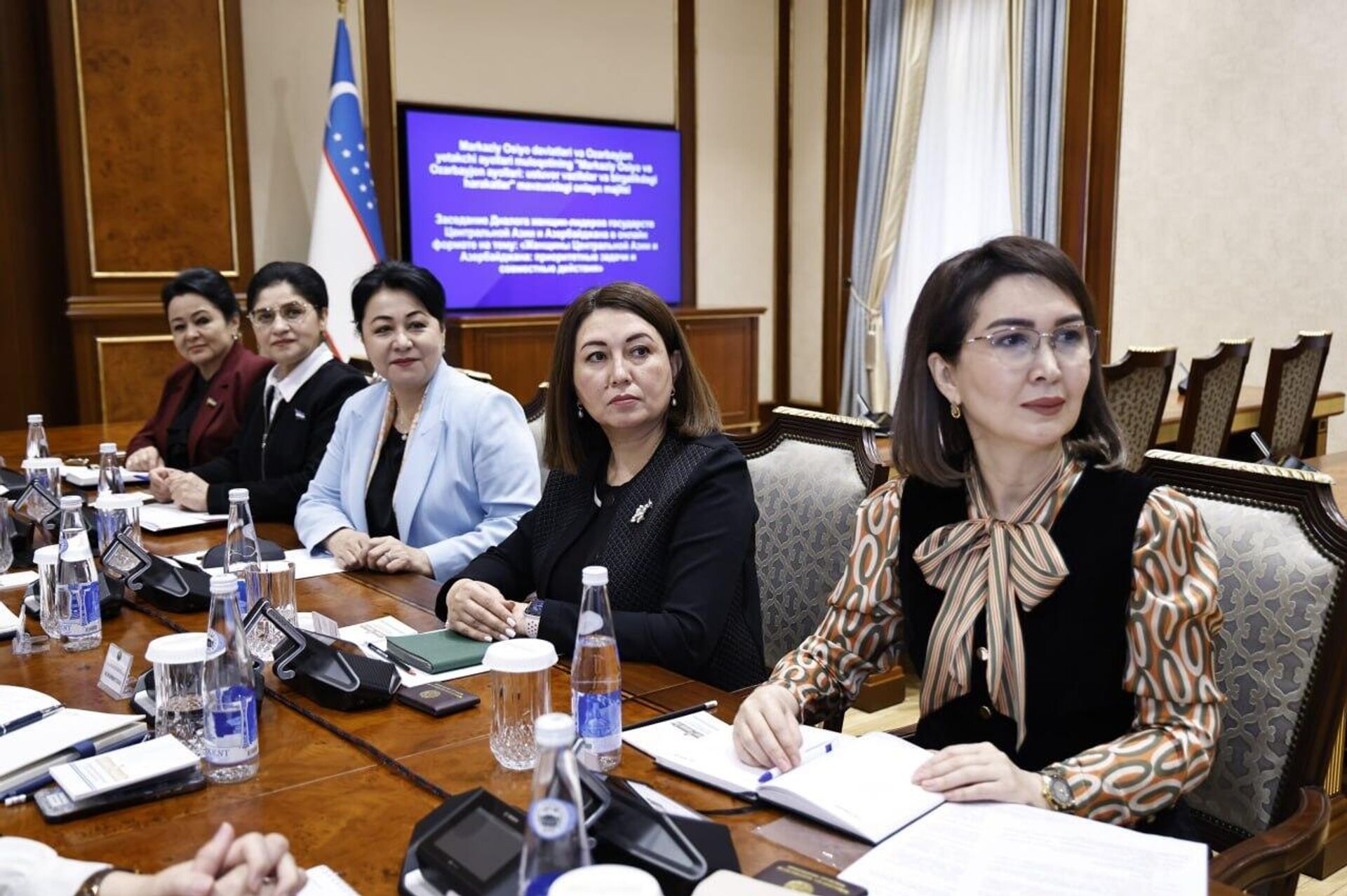 Под председательством Узбекистана состоялось заседание Диалога женщин-лидеров стран Центральной Азии и Азербайджана
 - Sputnik Узбекистан, 1920, 22.04.2026