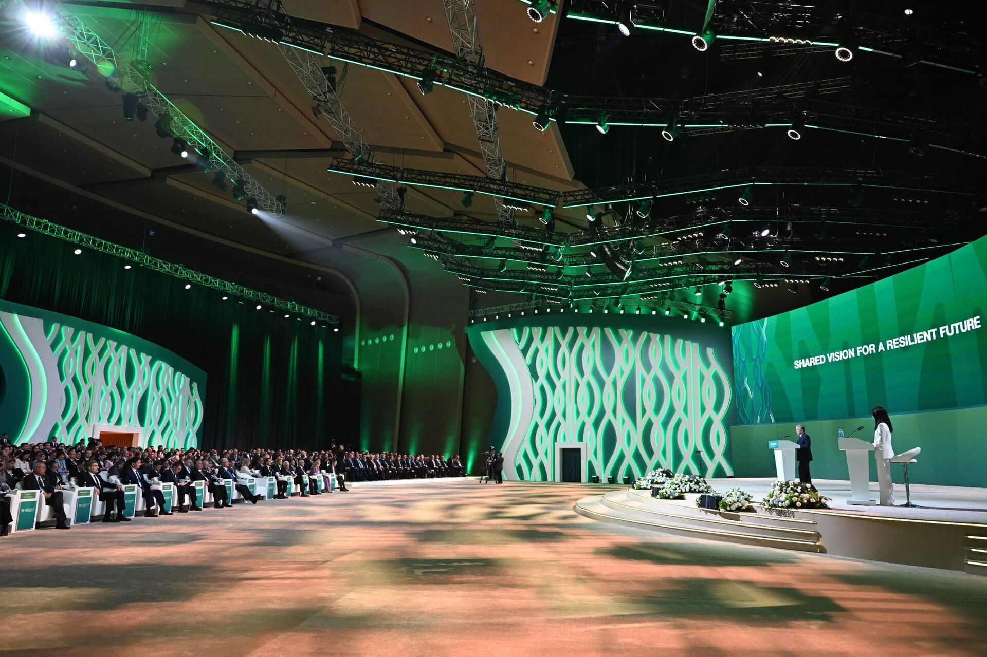 Шавкат Мирзиёев выступил на открытии Регионального экологического саммита в Астане. - Sputnik Узбекистан, 1920, 22.04.2026