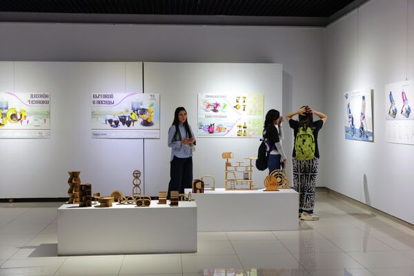 Выставка студентов ТГТУ технологии и национальные традиции - Sputnik Узбекистан