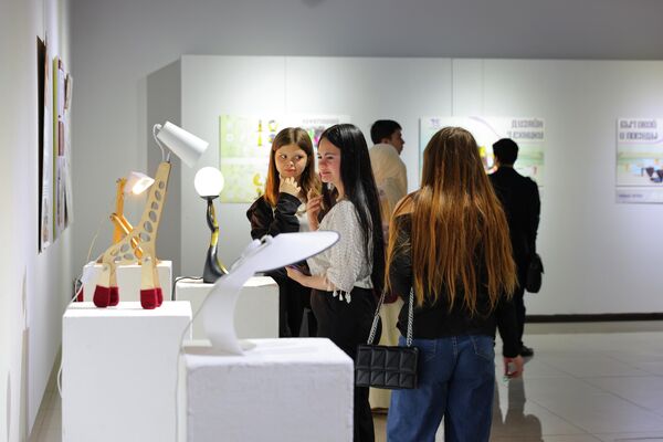 Выставка студентов ТГТУ технологии и национальные традиции - Sputnik Узбекистан